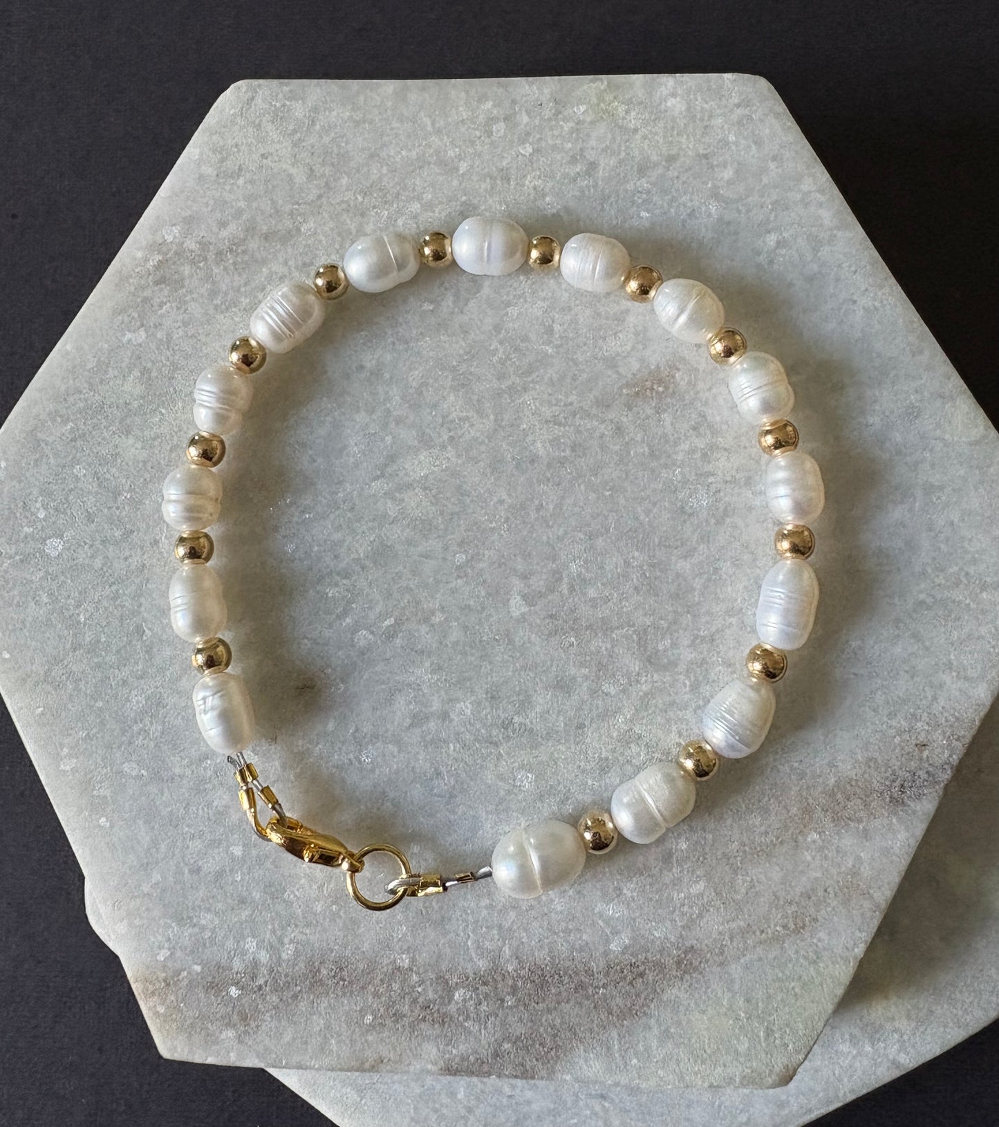Adjustable Fresh Pearls Bracelet