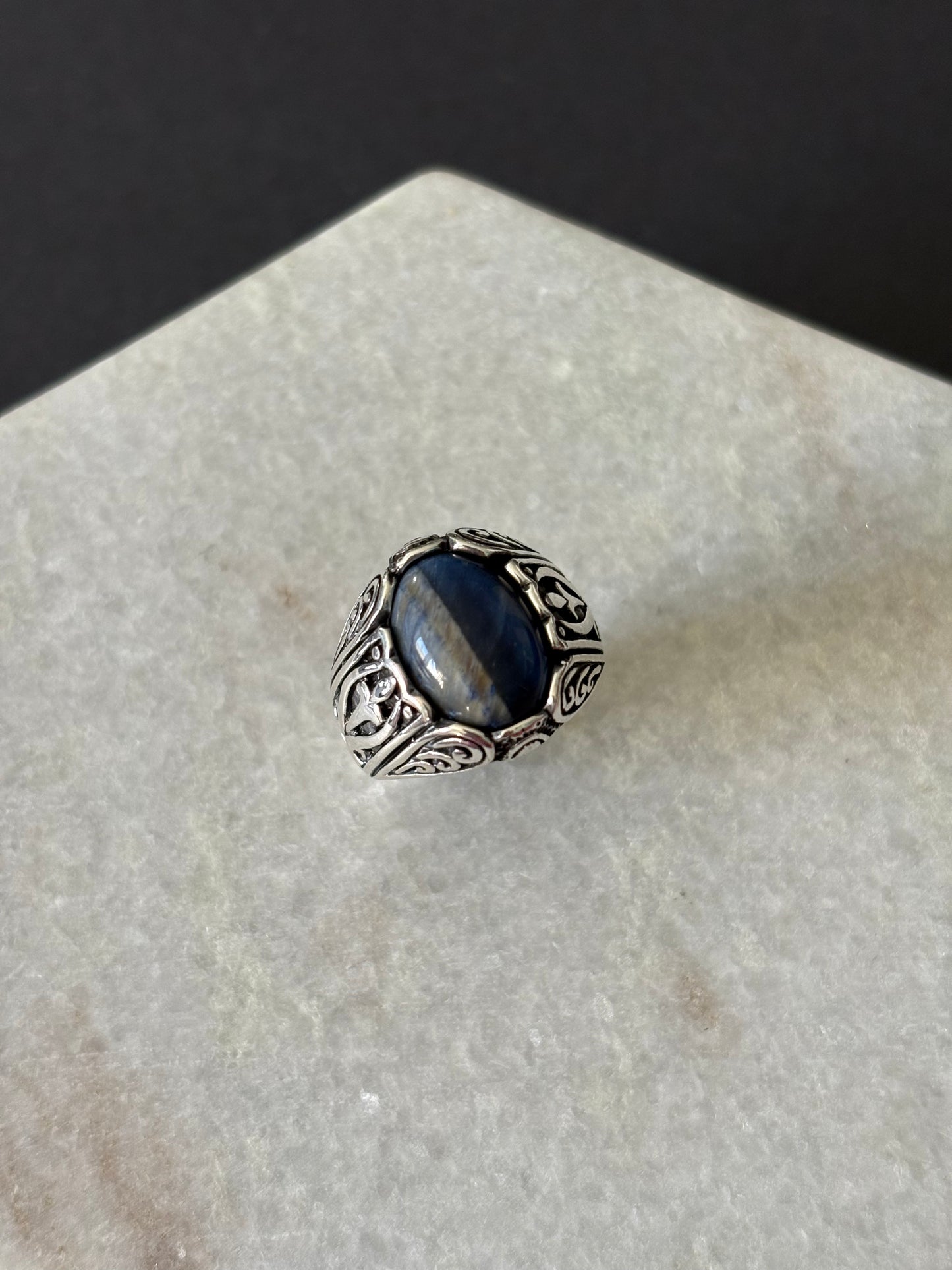 Knight Cat Eye Ring